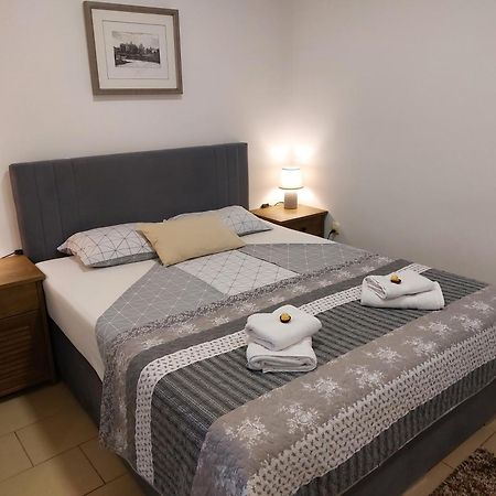 Apartments Alexandra ツェリェ エクステリア 写真