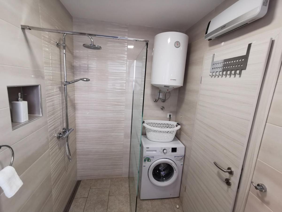 Apartments Alexandra ツェリェ エクステリア 写真