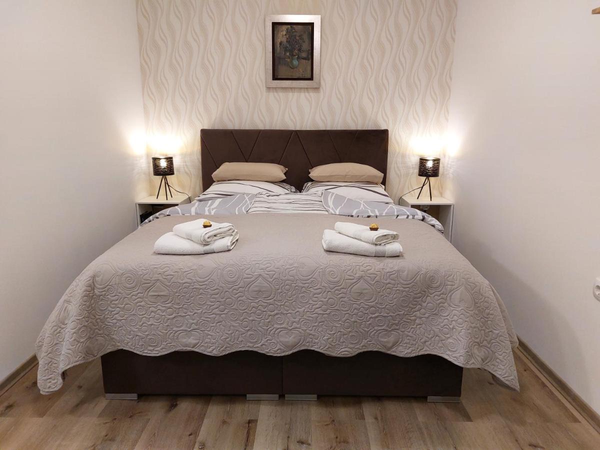 Apartments Alexandra ツェリェ エクステリア 写真