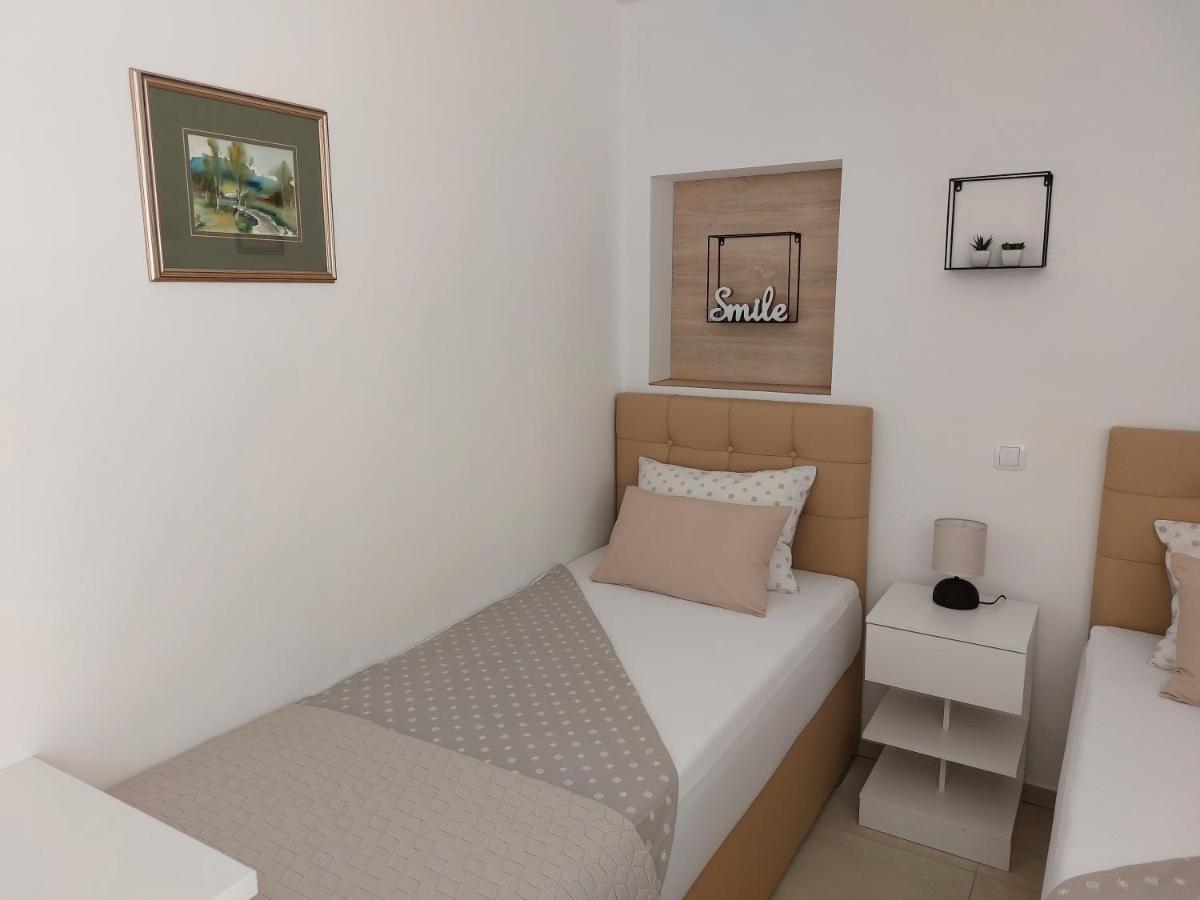 Apartments Alexandra ツェリェ エクステリア 写真