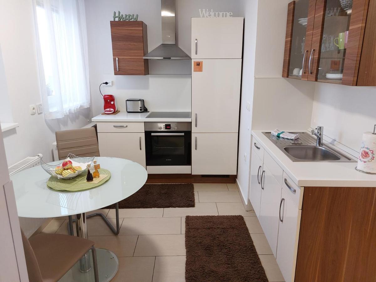 Apartments Alexandra ツェリェ エクステリア 写真